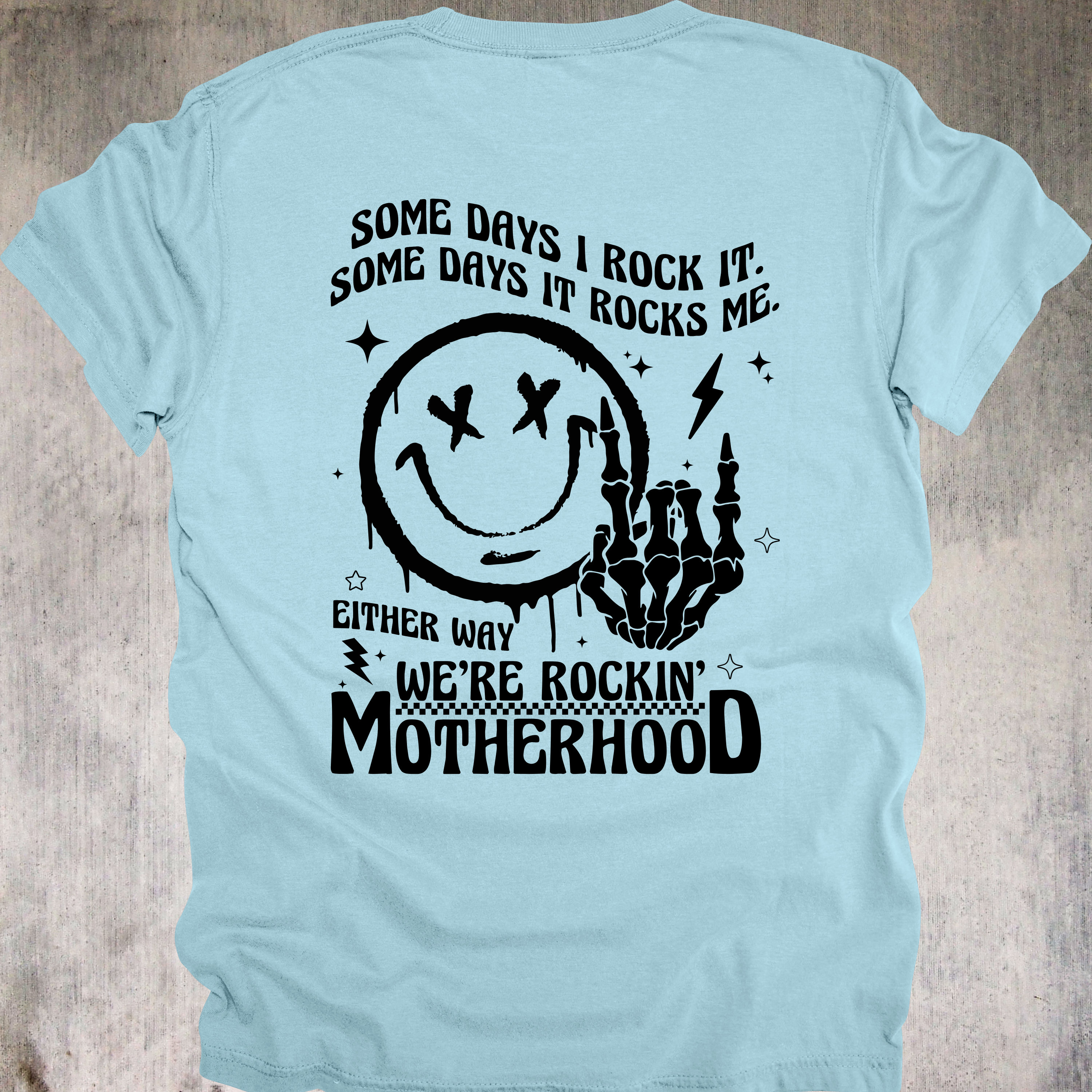 'SOME DAYS I ROCK IT, OTHER DAYS IT ROCKS ME. EITHER WAY, WE'RE ROCKING IT!' - Unisex T-Shirt - Rockstar Moms!!