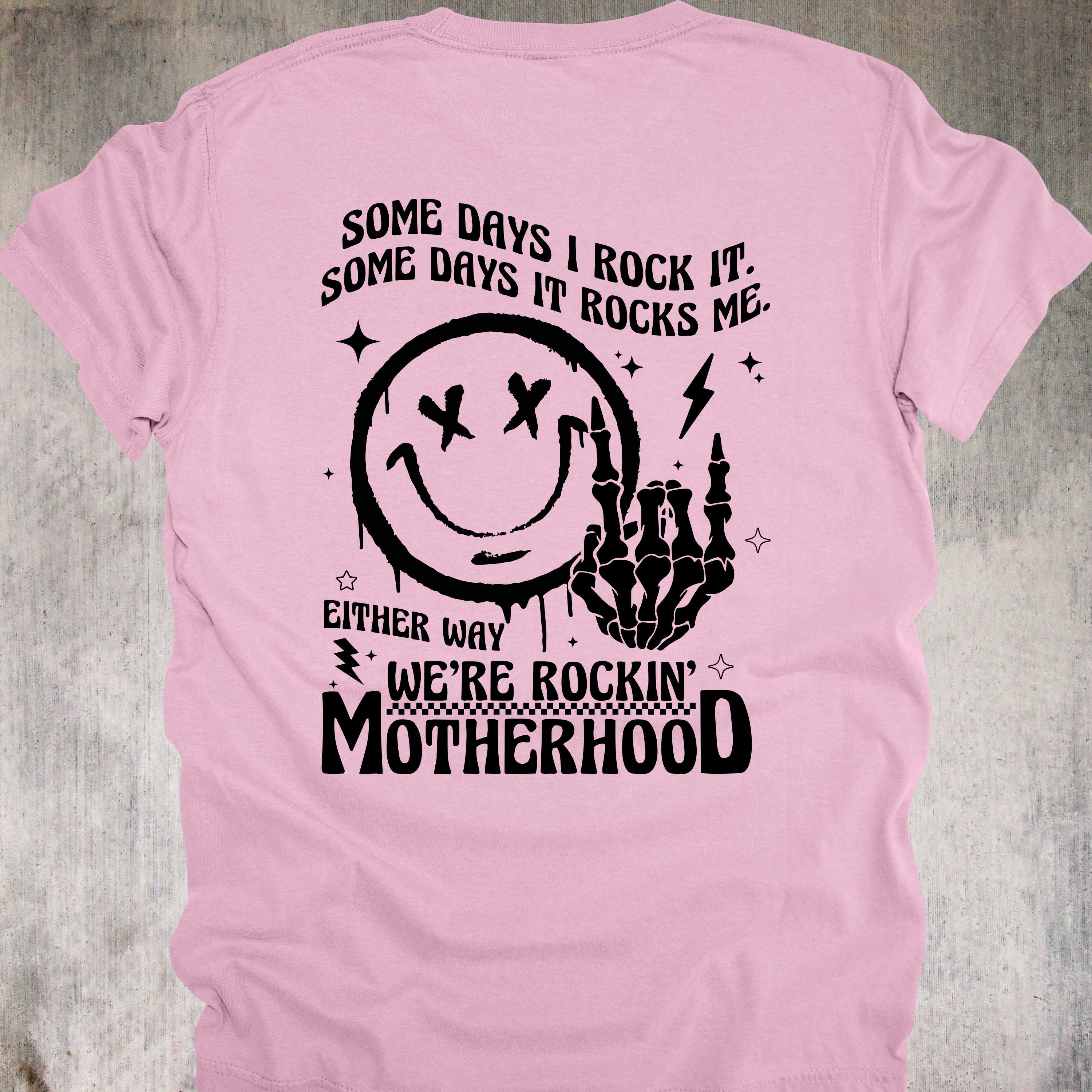 'SOME DAYS I ROCK IT, OTHER DAYS IT ROCKS ME. EITHER WAY, WE'RE ROCKING IT!' - Unisex T-Shirt - Rockstar Moms!!