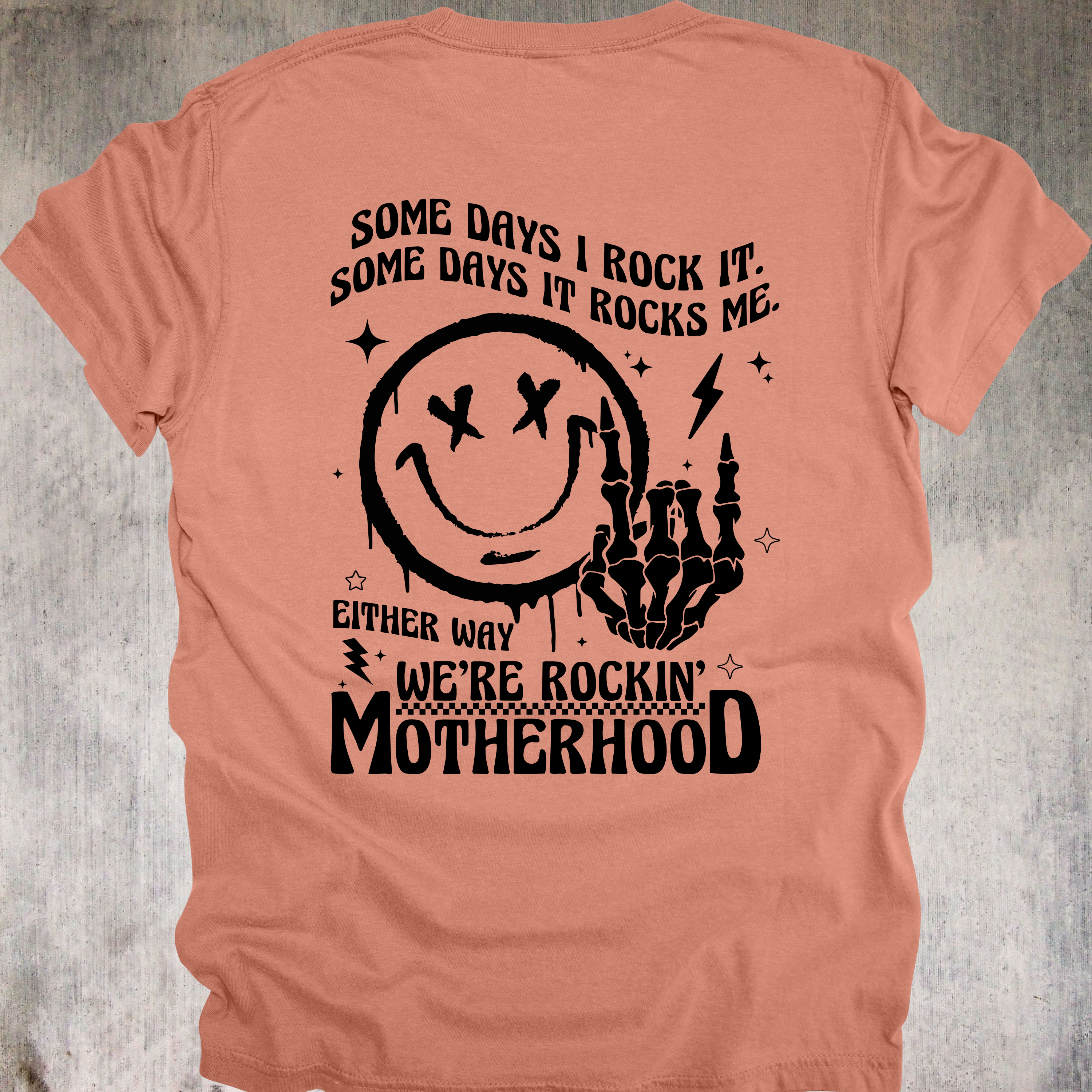 'SOME DAYS I ROCK IT, OTHER DAYS IT ROCKS ME. EITHER WAY, WE'RE ROCKING IT!' - Unisex T-Shirt - Rockstar Moms!!