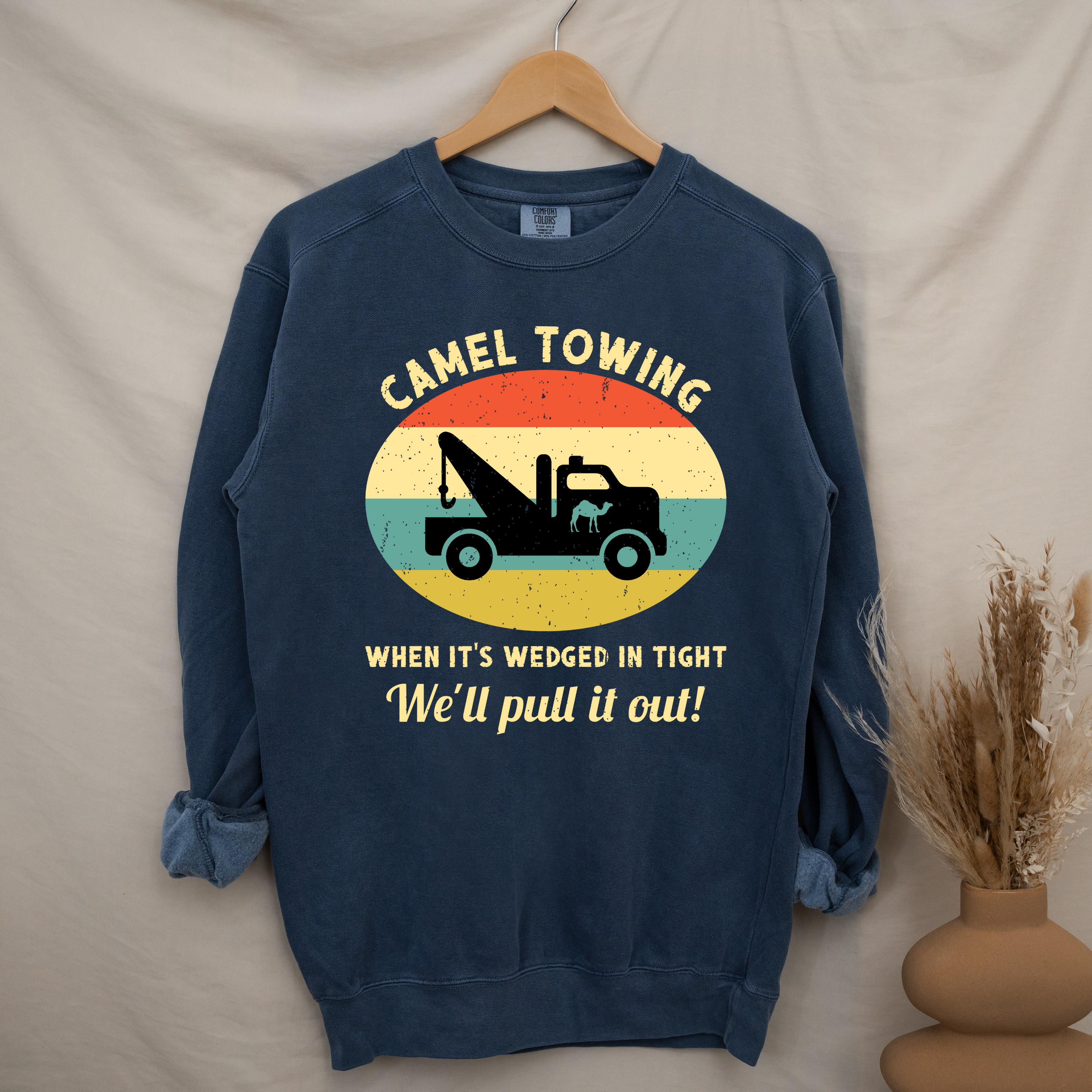 'CAMEL TOWING-WHEN IT'S WEDGED IN TIGHT WE'LL PULL IT OUT' - Unisex Sweatshirt