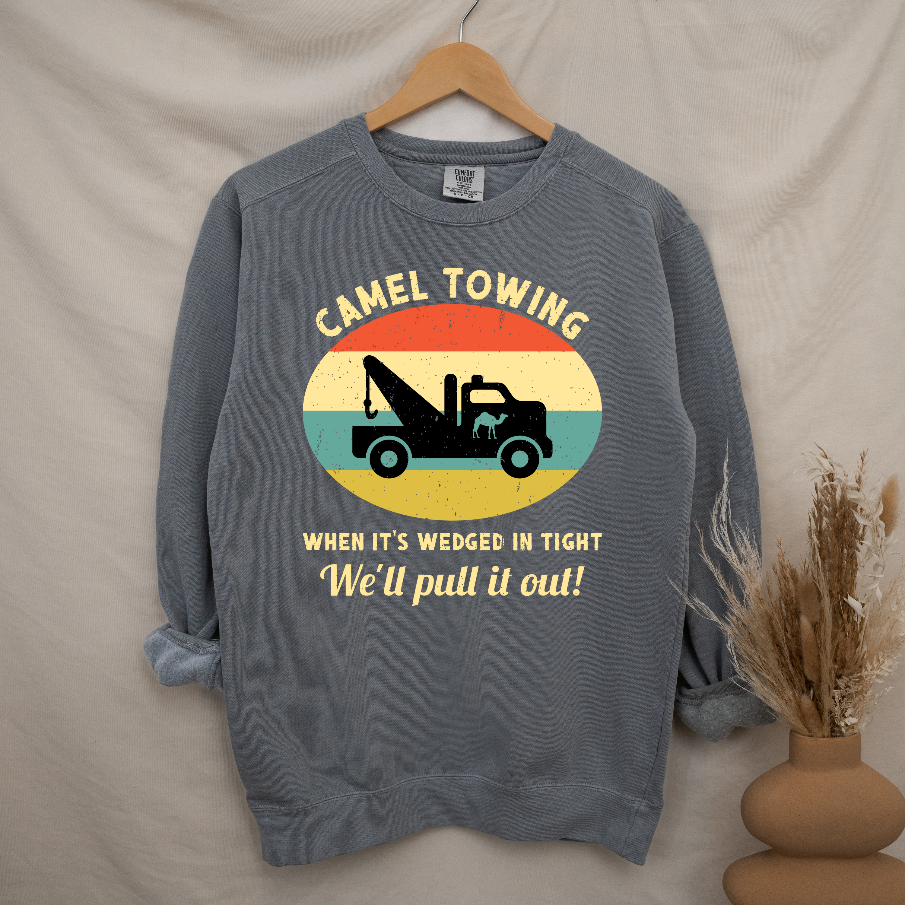 'CAMEL TOWING-WHEN IT'S WEDGED IN TIGHT WE'LL PULL IT OUT' - Unisex Sweatshirt
