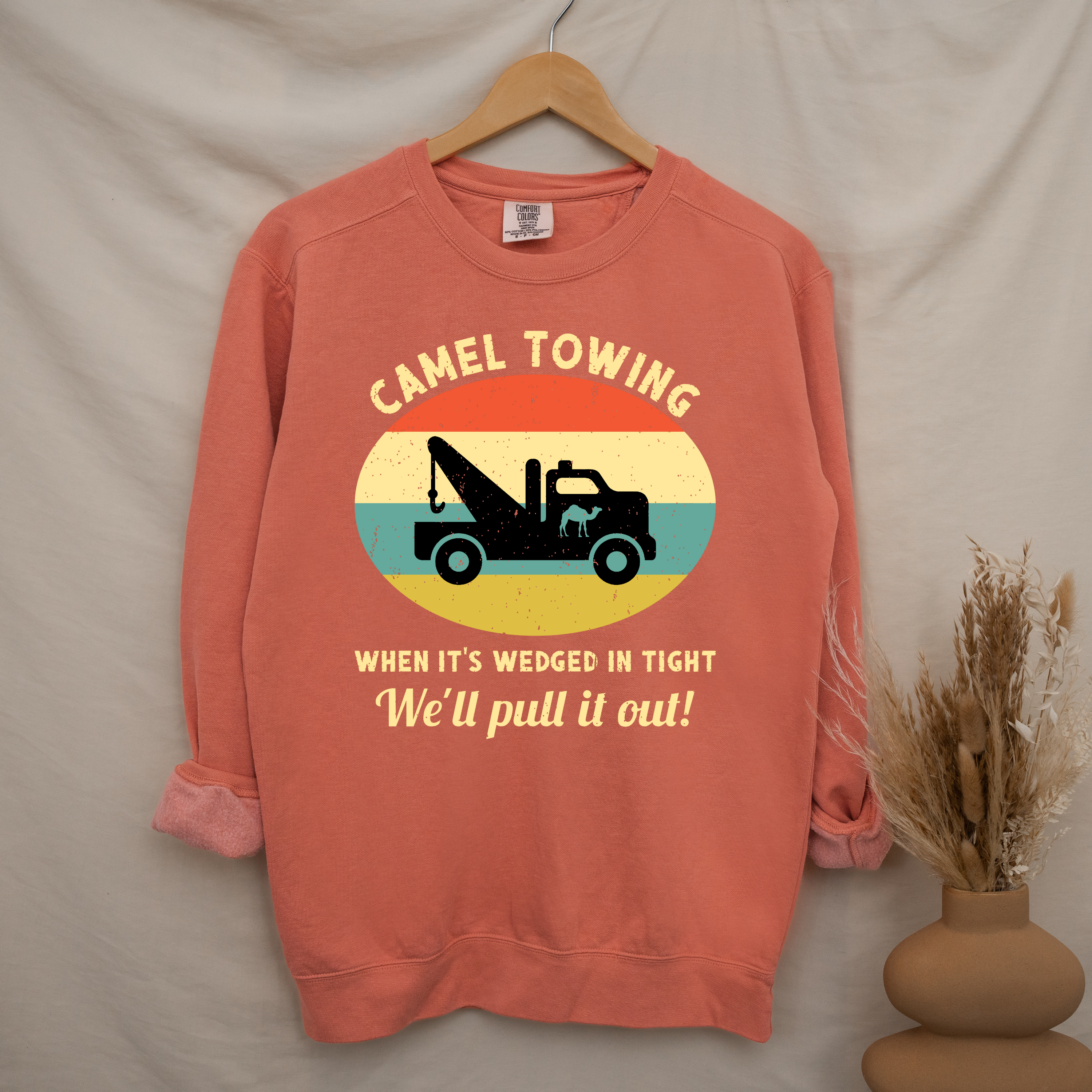'CAMEL TOWING-WHEN IT'S WEDGED IN TIGHT WE'LL PULL IT OUT' - Unisex Sweatshirt
