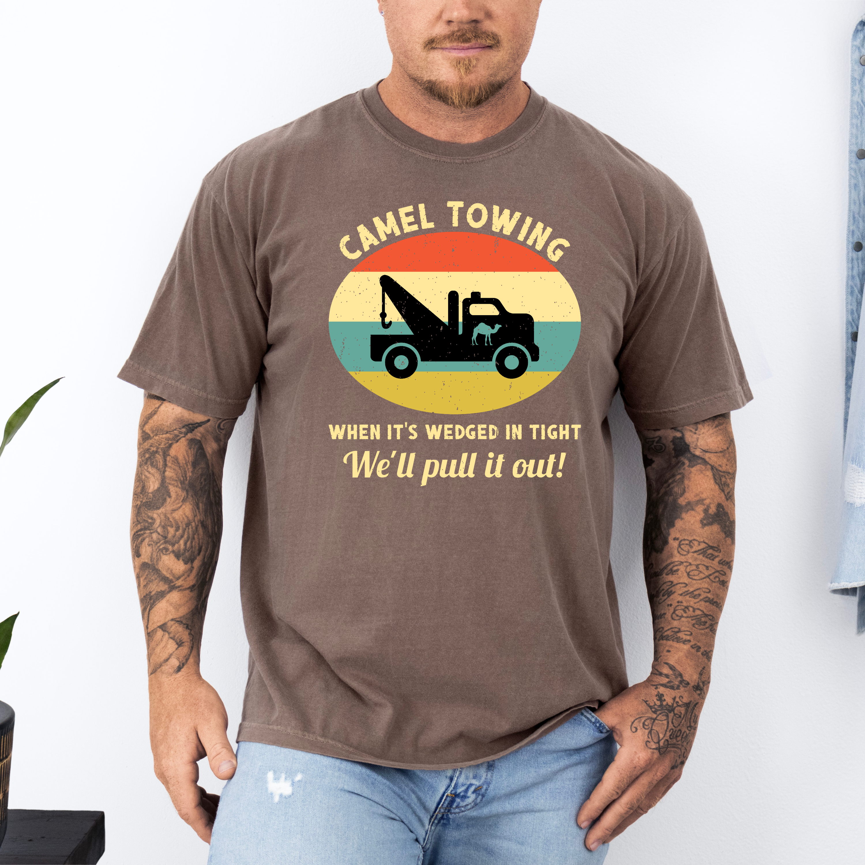 'CAMEL TOWING-WHEN IT'S WEDGED IN TIGHT, WE'LL PULL YOU OUT' - Unisex T-Shirt