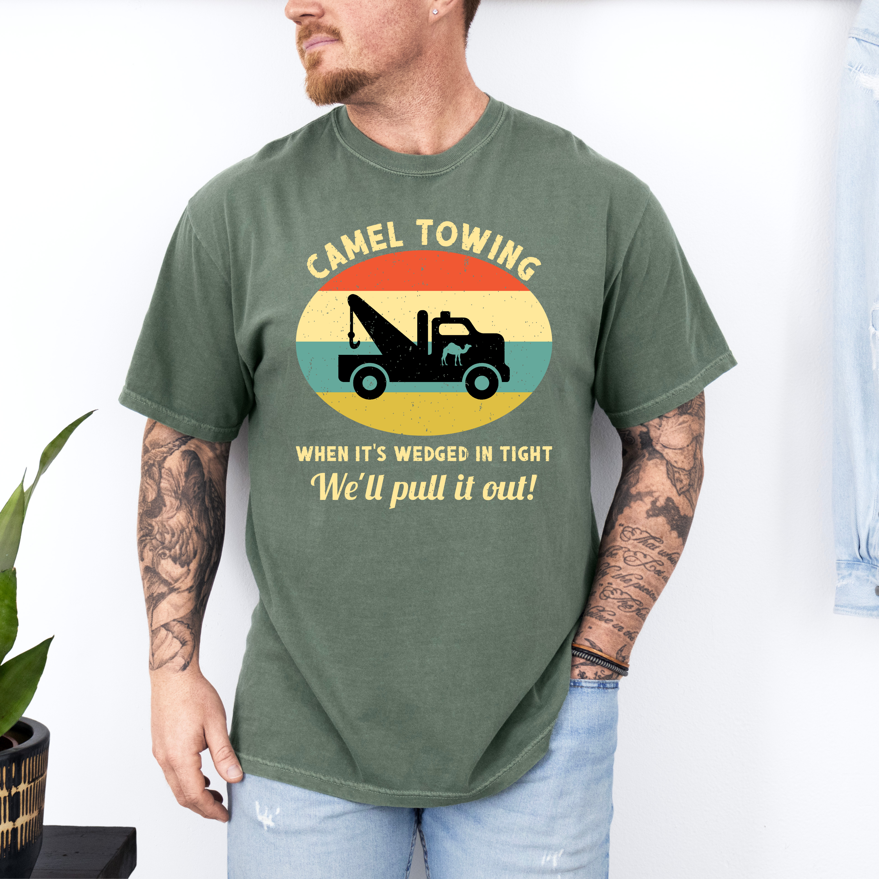 'CAMEL TOWING-WHEN IT'S WEDGED IN TIGHT, WE'LL PULL YOU OUT' - Unisex T-Shirt