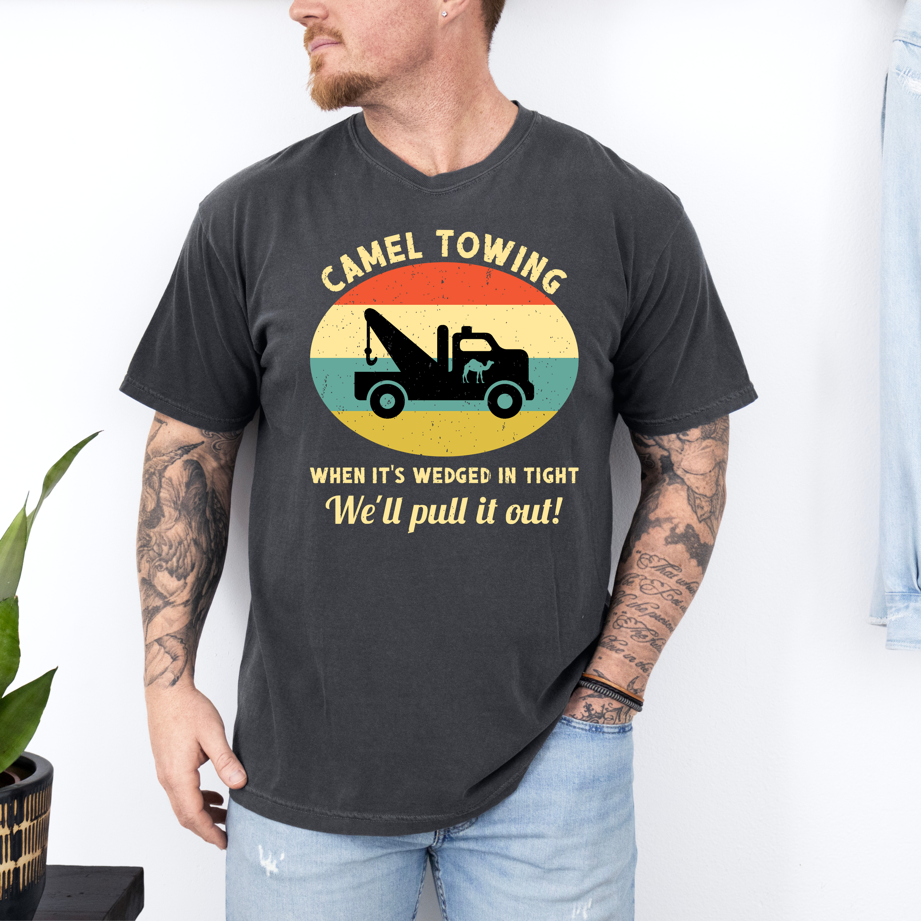 'CAMEL TOWING-WHEN IT'S WEDGED IN TIGHT, WE'LL PULL YOU OUT' - Unisex T-Shirt